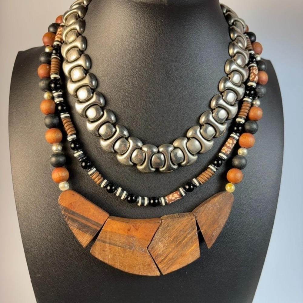 Elegant Silver and Brown Necklace Set